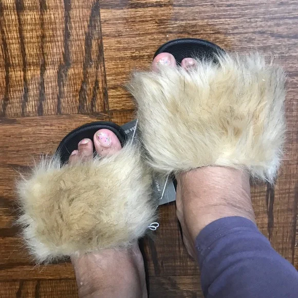 French Connection Faux Fur Slippers - Size 8 & 9 - Picture 9 of 10